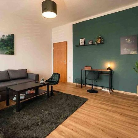 Ferienwohnung Bali Style Mit High Speed Wlan Und Gratis Parkplatz Gera Extérieur photo